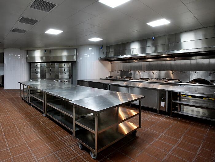 職工食堂廚房應該有的設備？